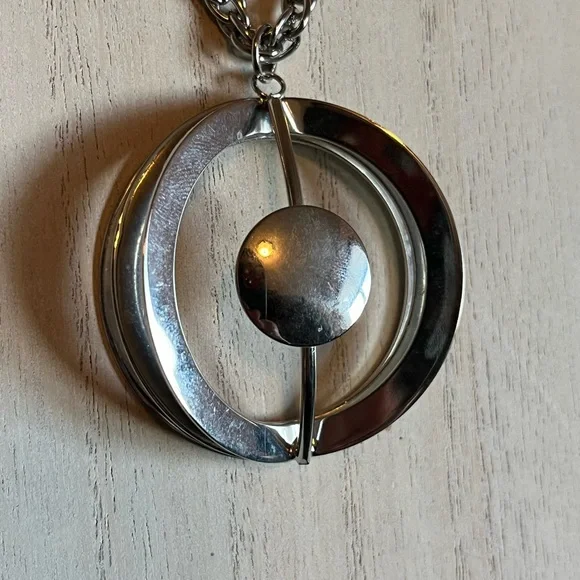 Funky Metal Necklace - Picture 5 of 6